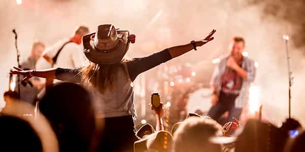 Image of Clare Bowen In Batavia